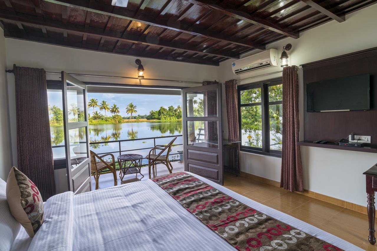 Warmth Lake Haven Alappuzha Экстерьер фото
