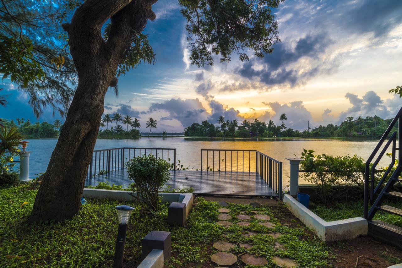 Warmth Lake Haven Alappuzha Экстерьер фото