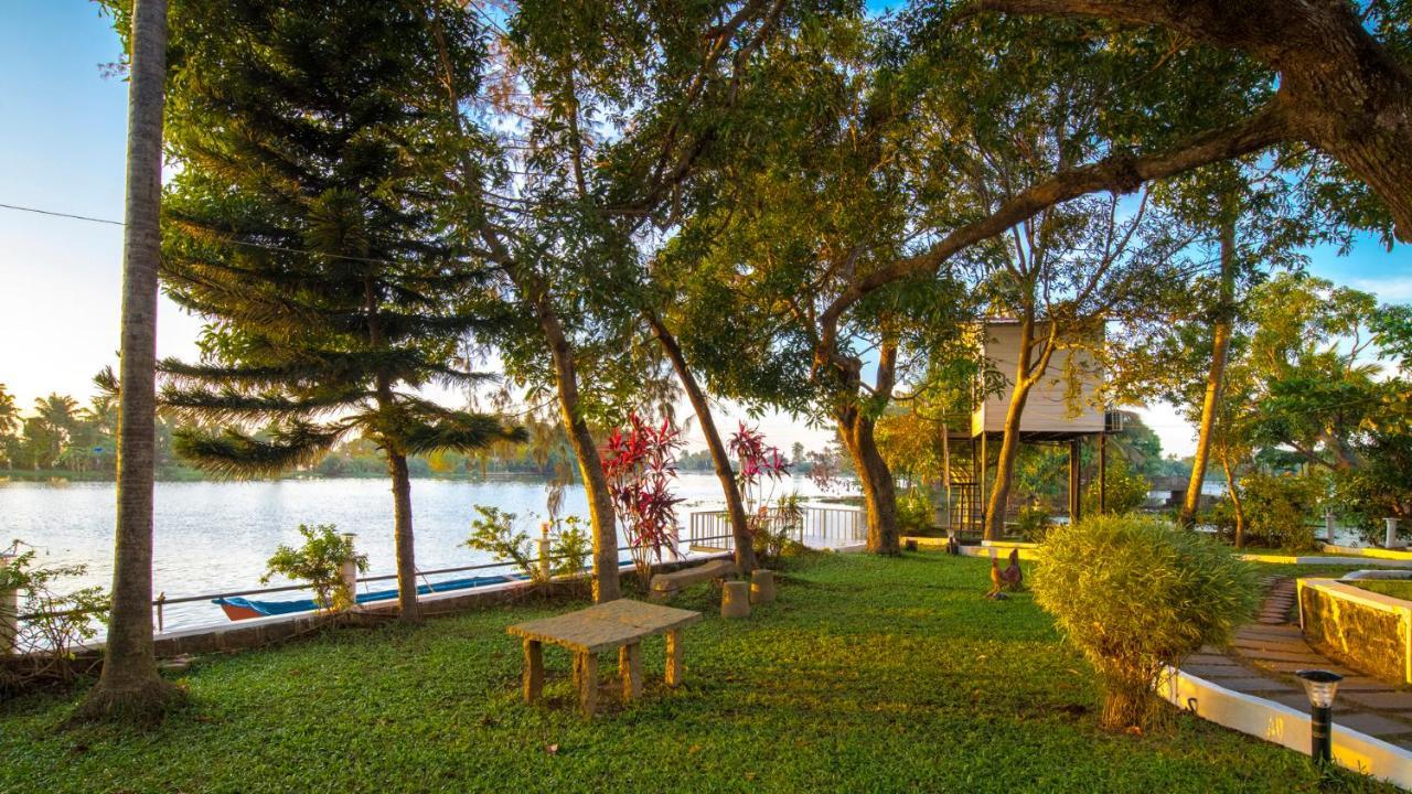 Warmth Lake Haven Alappuzha Экстерьер фото