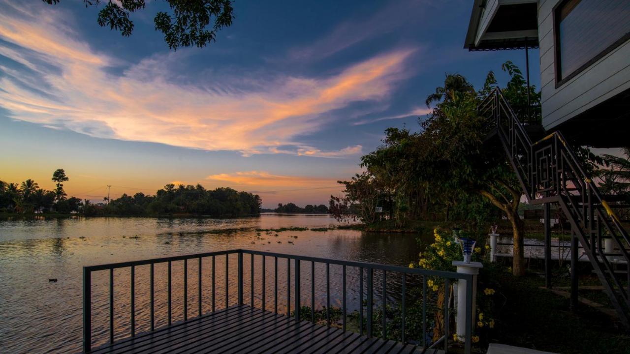 Warmth Lake Haven Alappuzha Экстерьер фото