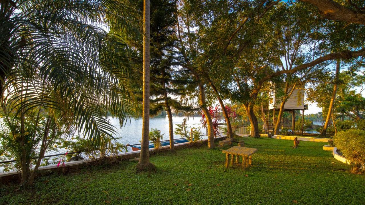Warmth Lake Haven Alappuzha Экстерьер фото